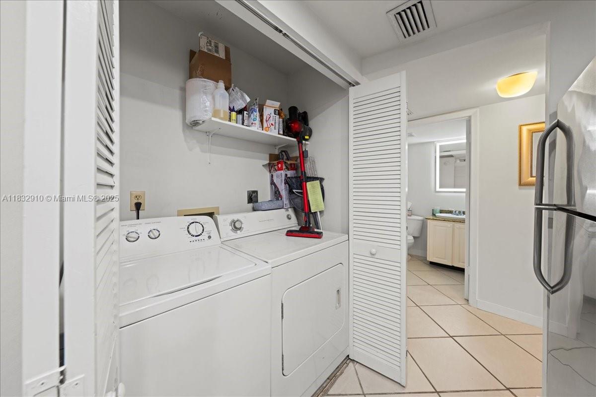 540 Brickell Key Dr #412, Miami FL 33131
