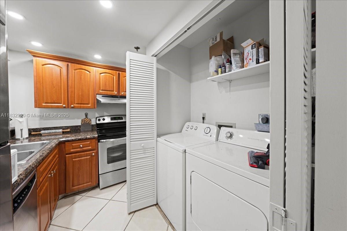 540 Brickell Key Dr #412, Miami FL 33131