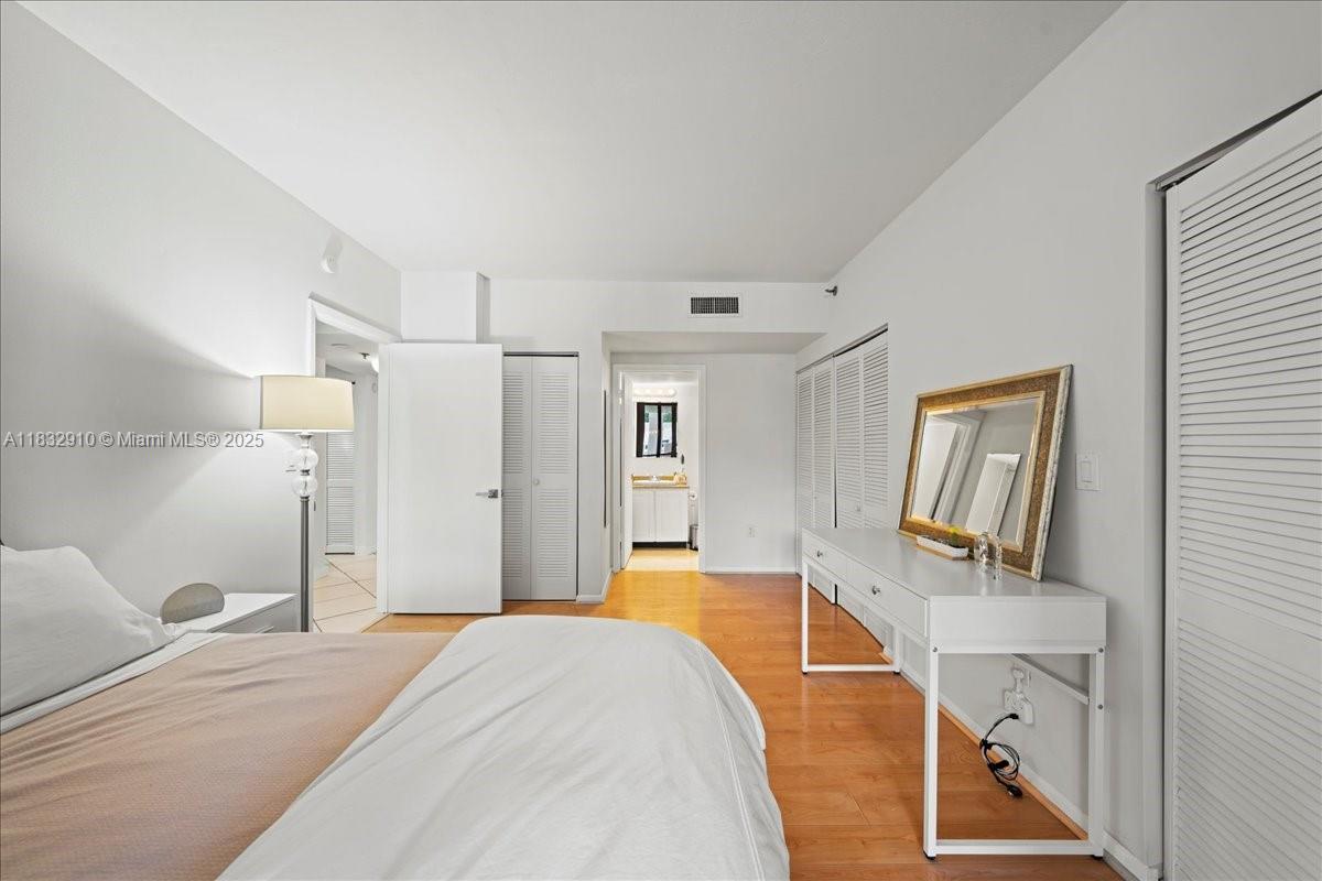 540 Brickell Key Dr #412, Miami FL 33131