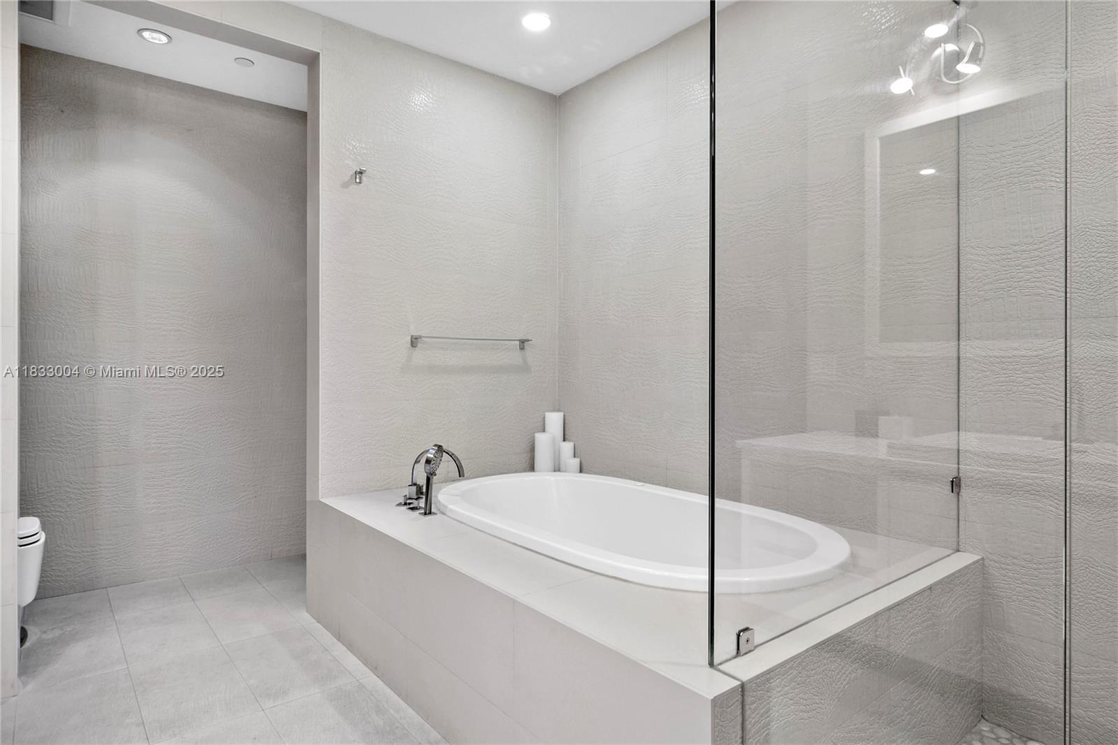 1425 Brickell Ave #42E, Miami FL 33131