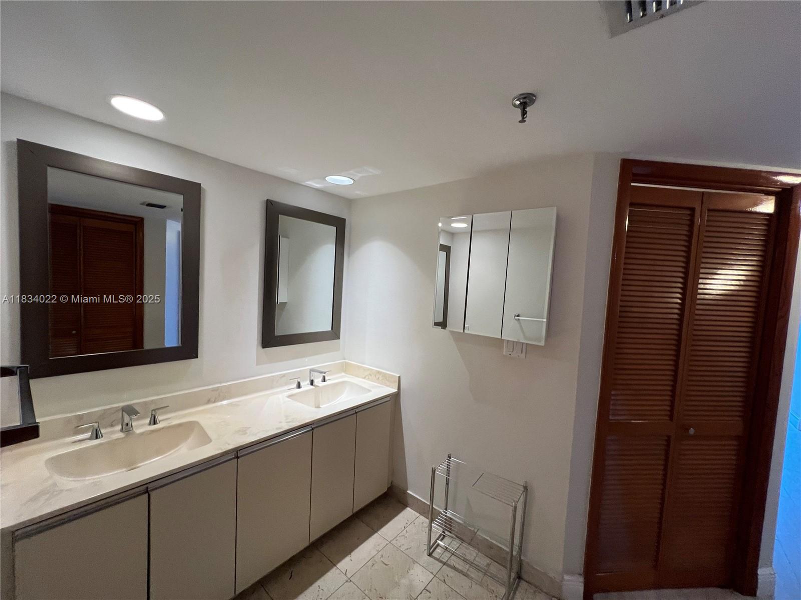 520 Brickell Key Dr #A1519, Miami FL 33131