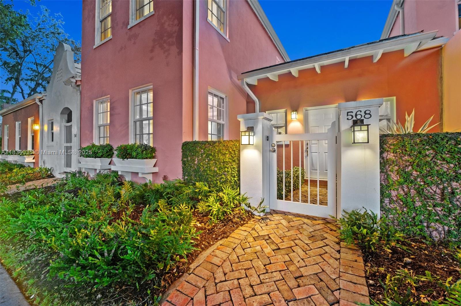 568 Loretto Ave #11, Coral Gables FL 33146