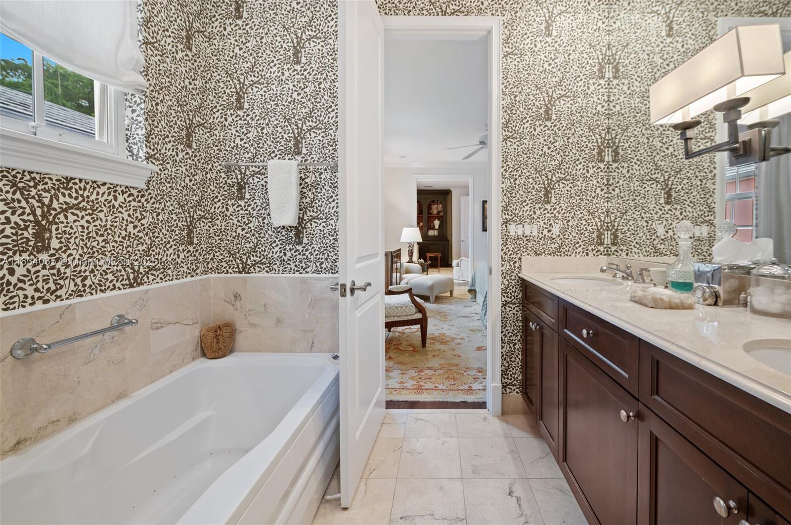 568 Loretto Ave #11, Coral Gables FL 33146