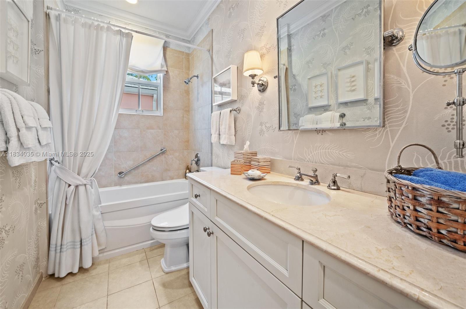 568 Loretto Ave #11, Coral Gables FL 33146