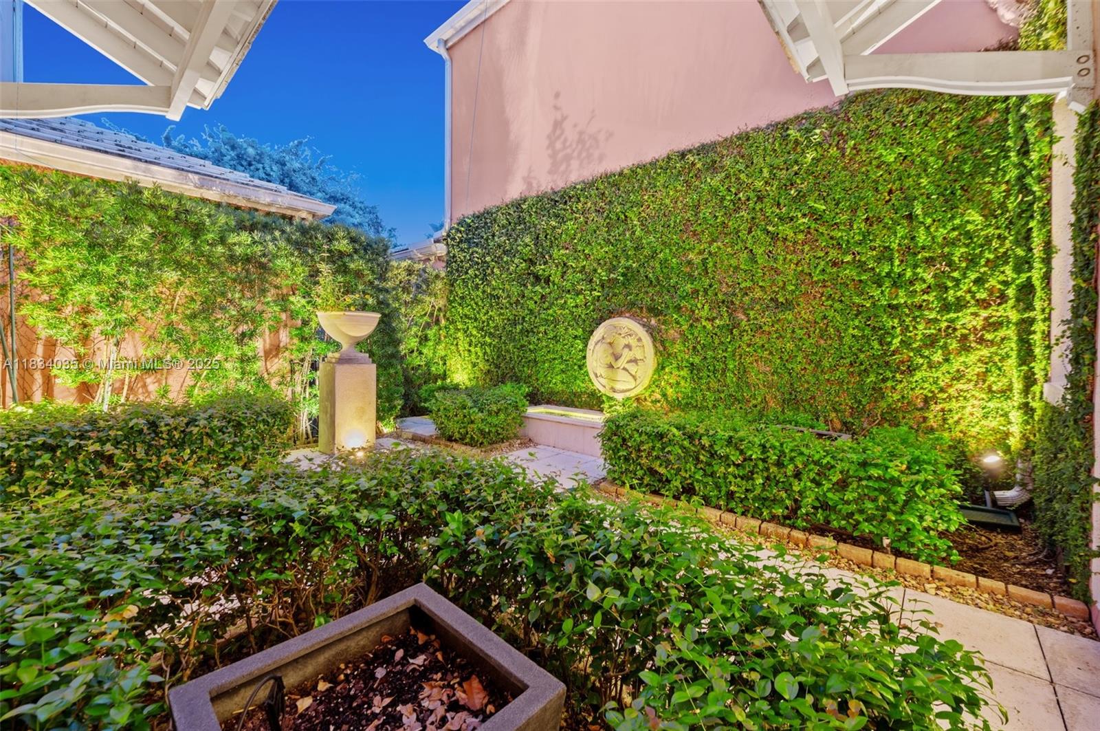 568 Loretto Ave #11, Coral Gables FL 33146