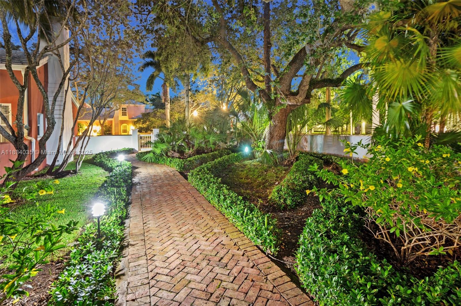 568 Loretto Ave #11, Coral Gables FL 33146