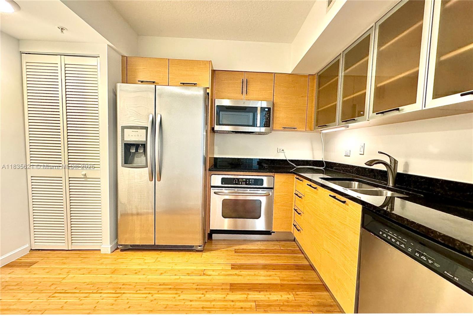 31 SE 5th St #1708, Miami FL 33131