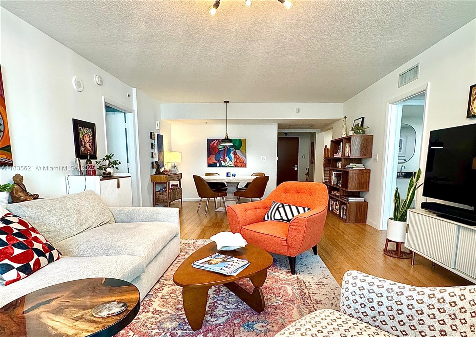 31 SE 5th St #1708, Miami FL 33131