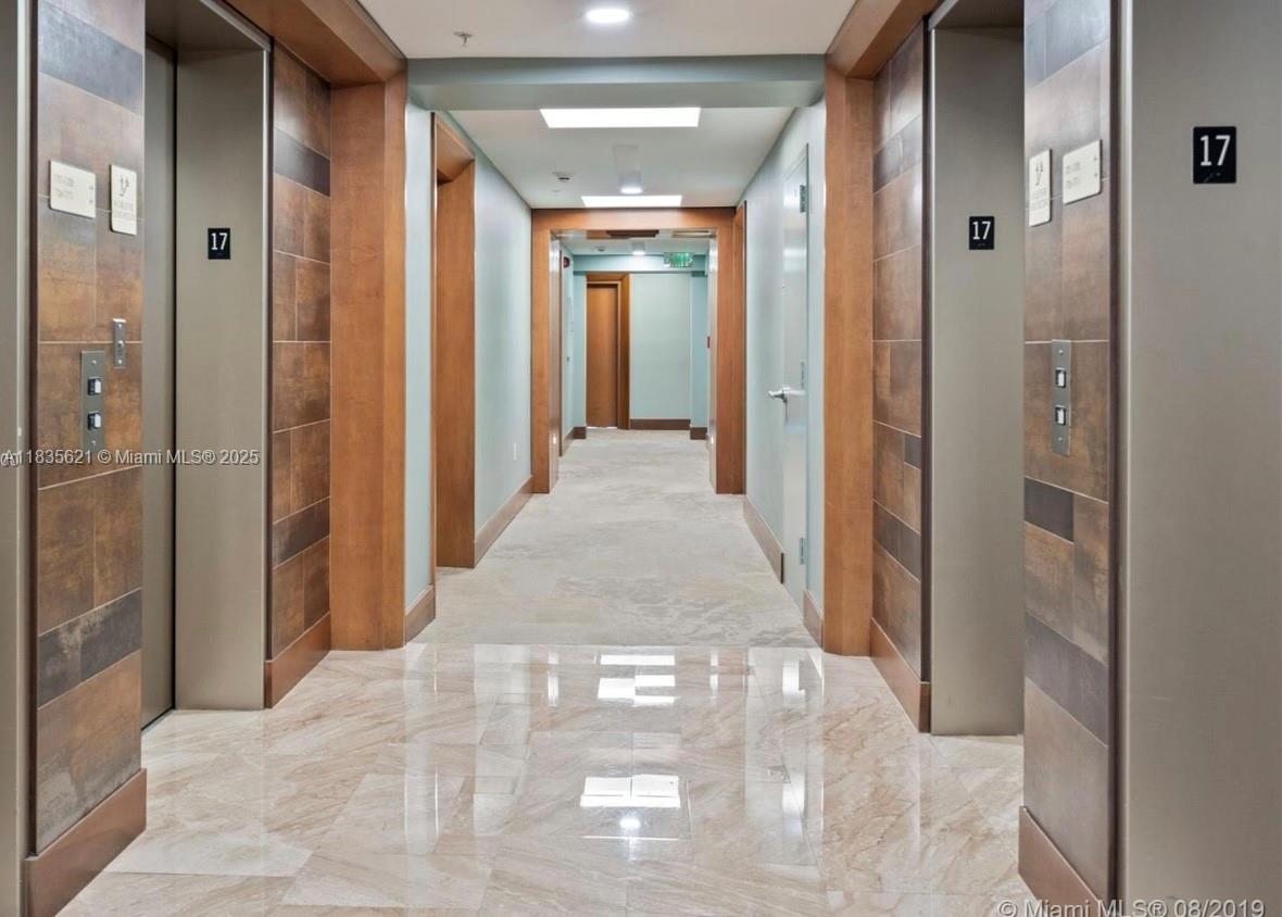 31 SE 5th St #1708, Miami FL 33131