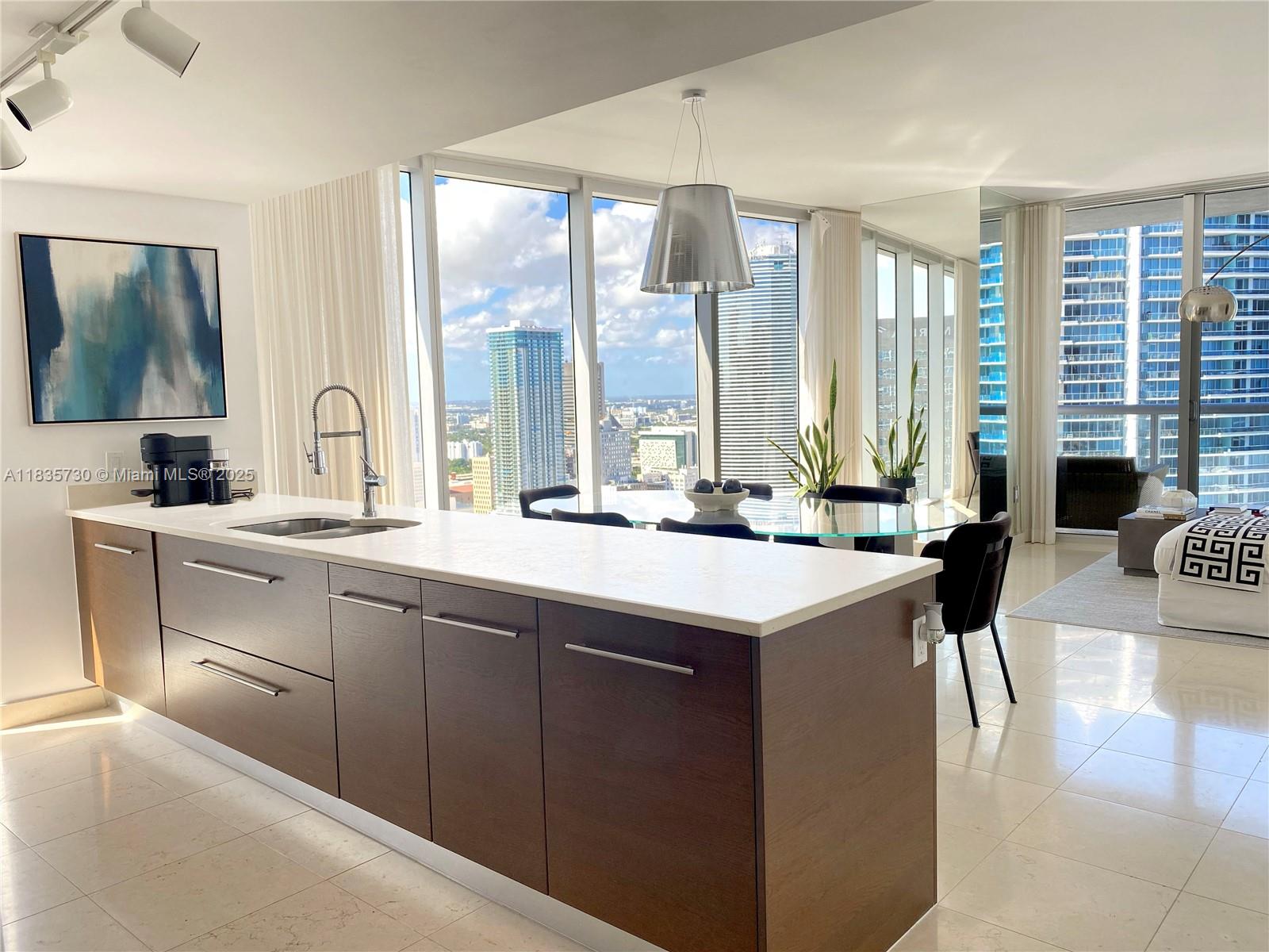 475 Brickell Ave #3915, Miami FL 33131