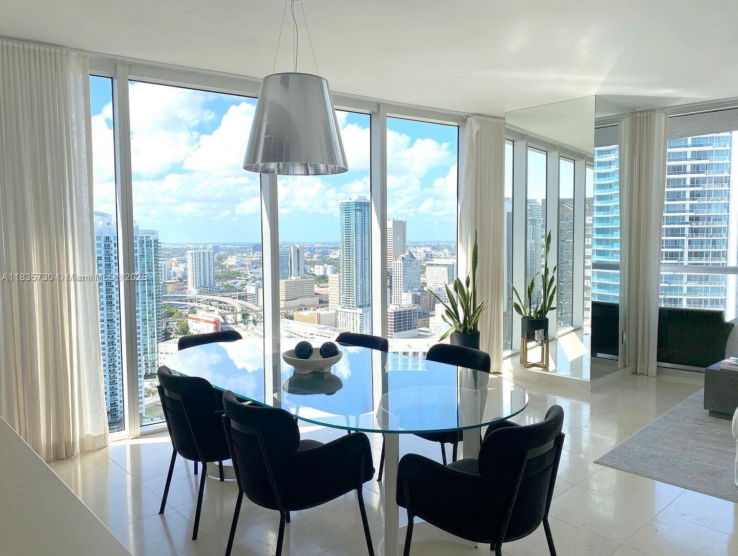 475 Brickell Ave #3915, Miami FL 33131