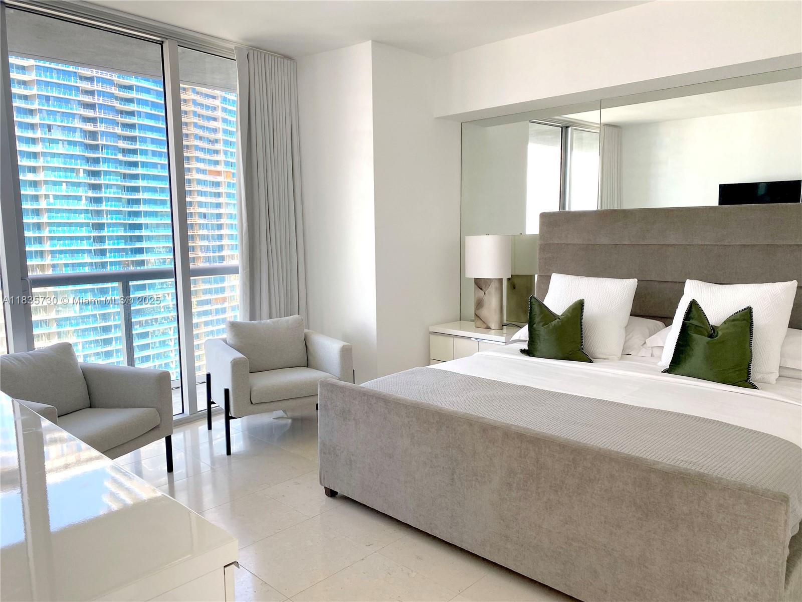 475 Brickell Ave #3915, Miami FL 33131