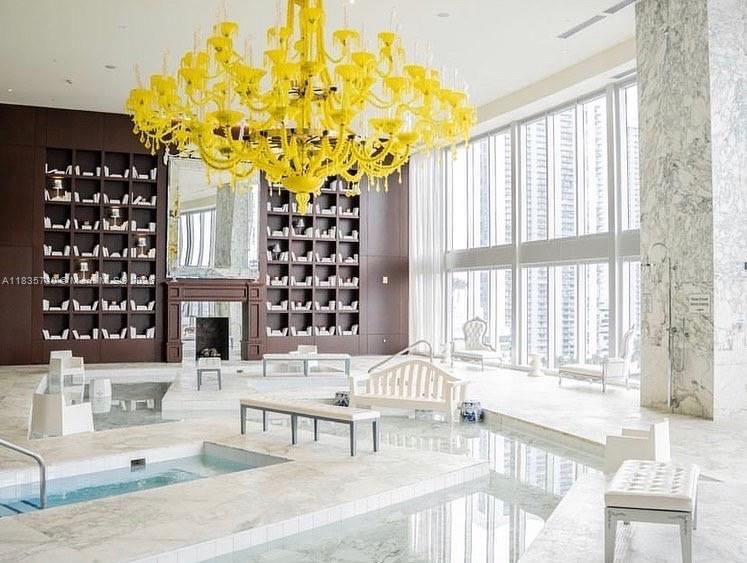 475 Brickell Ave #3915, Miami FL 33131