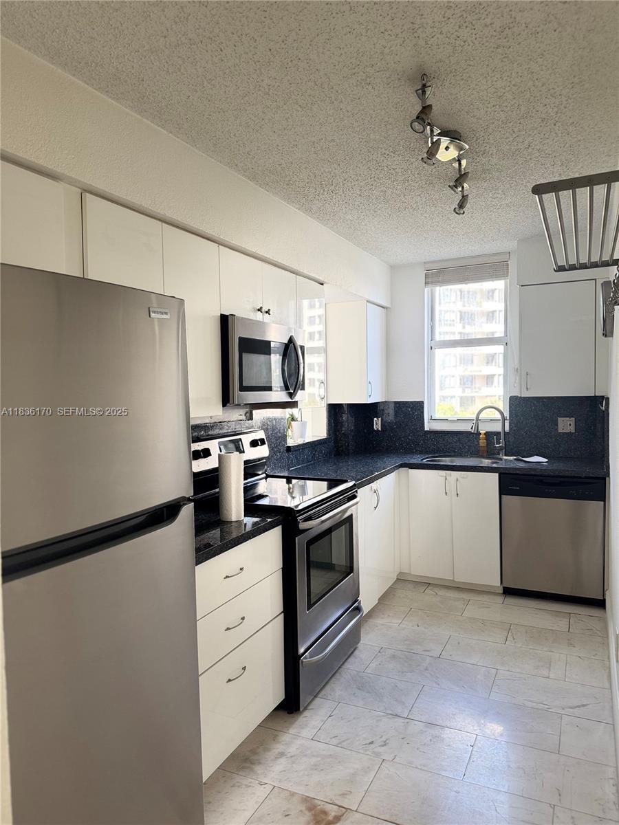 770 CLAUGHTON ISLAND DR #601, Miami FL 33131
