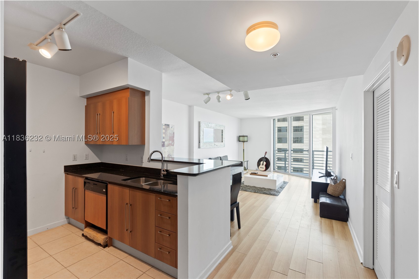 335 S Biscayne Blvd #3410, Miami FL 33131
