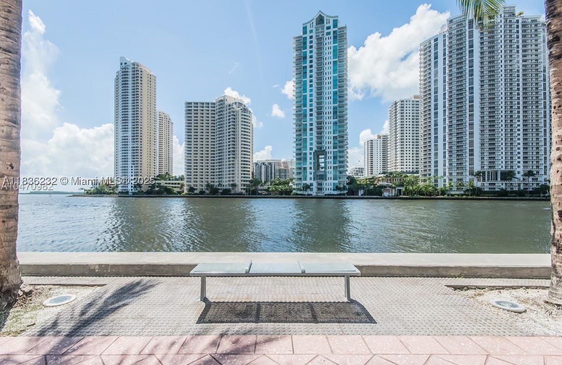 335 S Biscayne Blvd #3410, Miami FL 33131