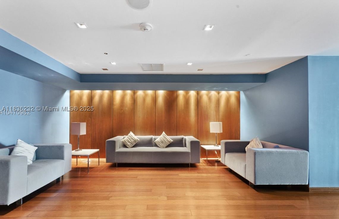 335 S Biscayne Blvd #3410, Miami FL 33131