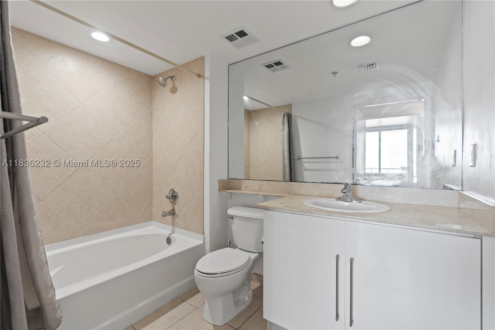 335 S Biscayne Blvd #3410, Miami FL 33131