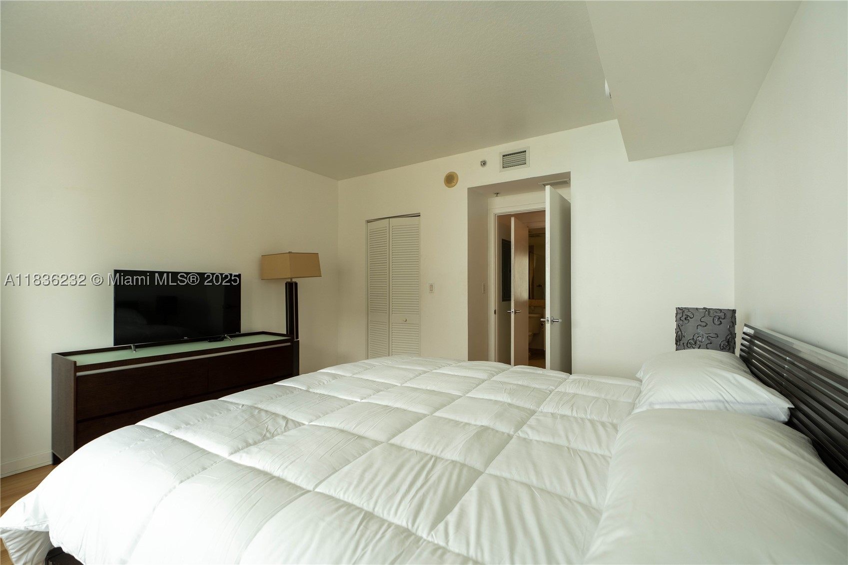 335 S Biscayne Blvd #3410, Miami FL 33131