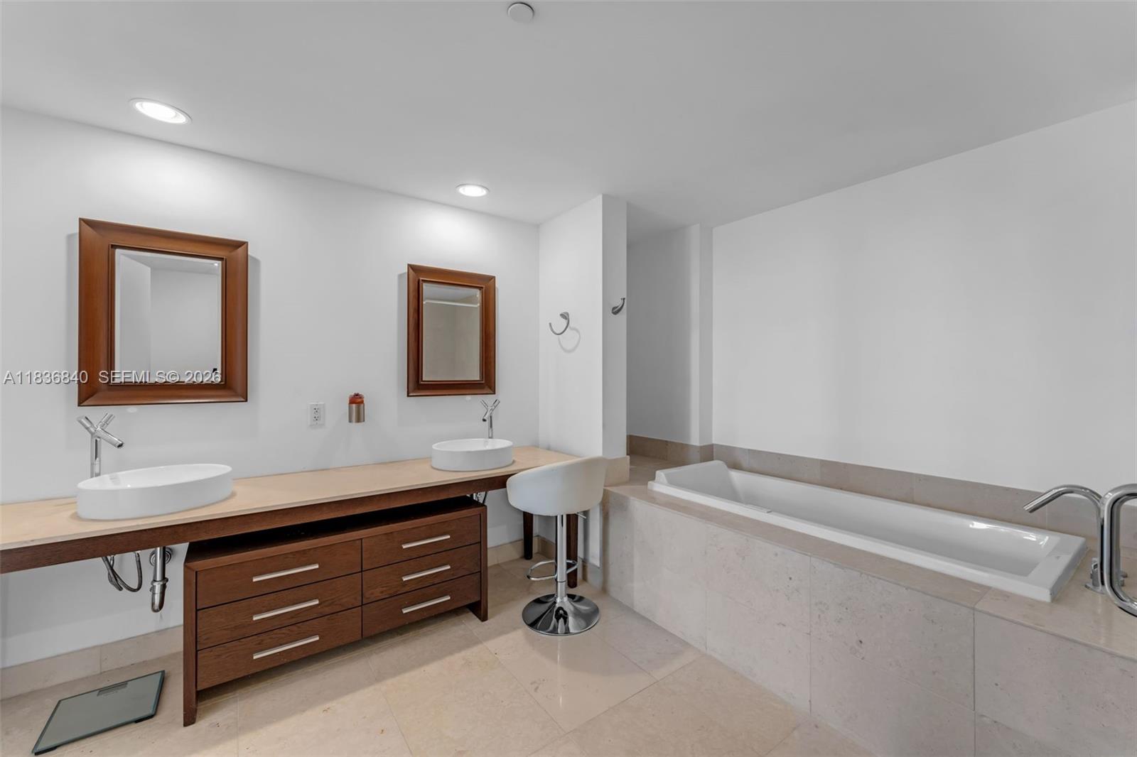 495 Brickell Ave #1022, Miami FL 33131