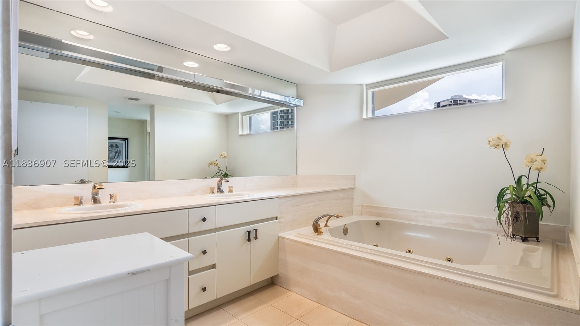 3000 Island Blvd #1103, Aventura FL 33160