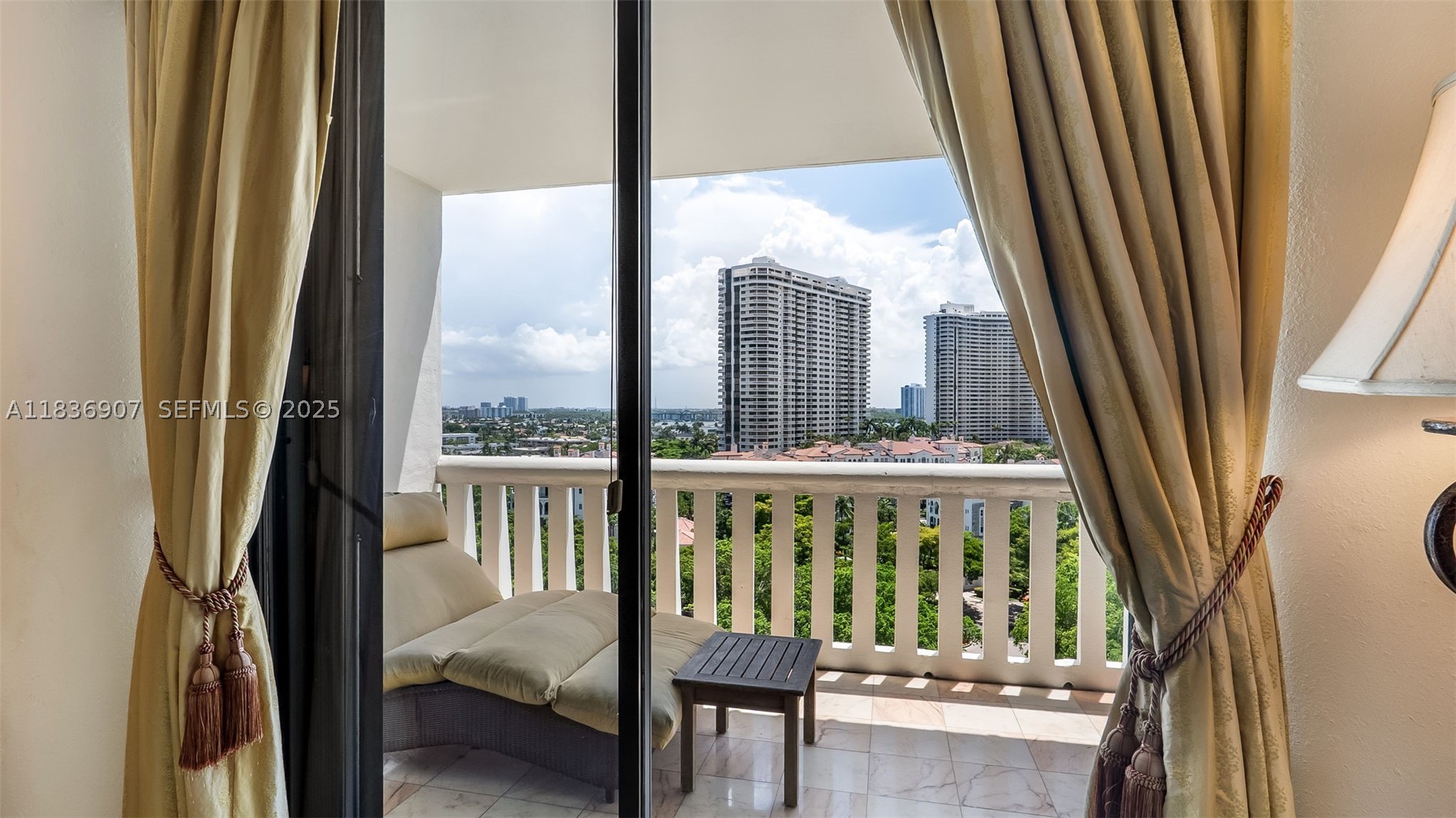 3000 Island Blvd #1103, Aventura FL 33160