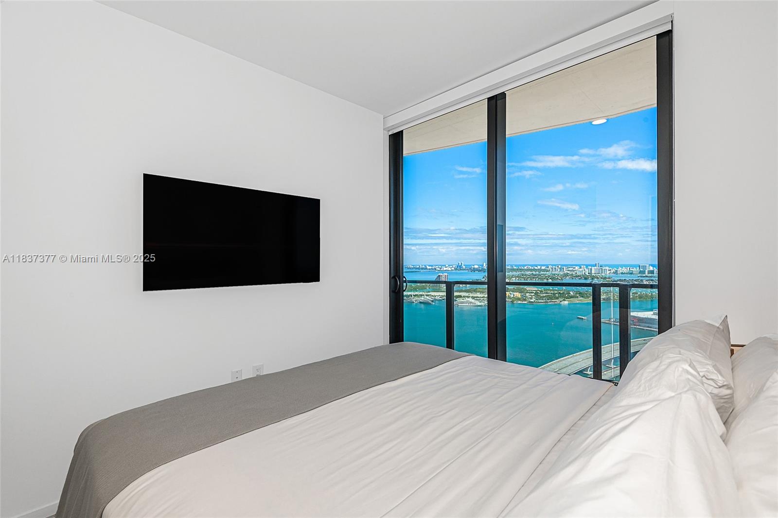 398 NE 5th St #3711, Miami FL 33132