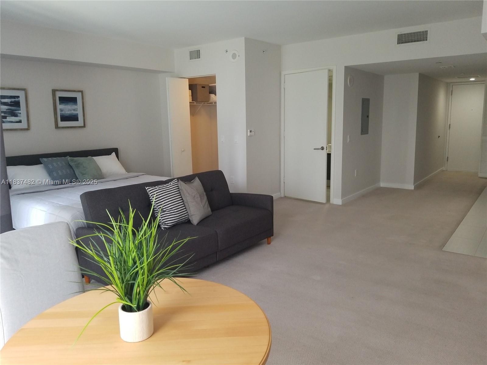 31 SE 6th St #403, Miami FL 33131