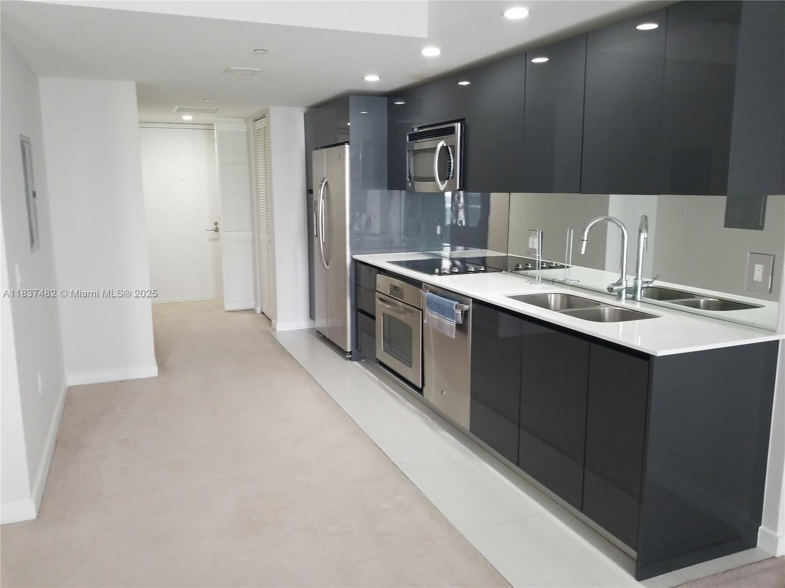 31 SE 6th St #403, Miami FL 33131