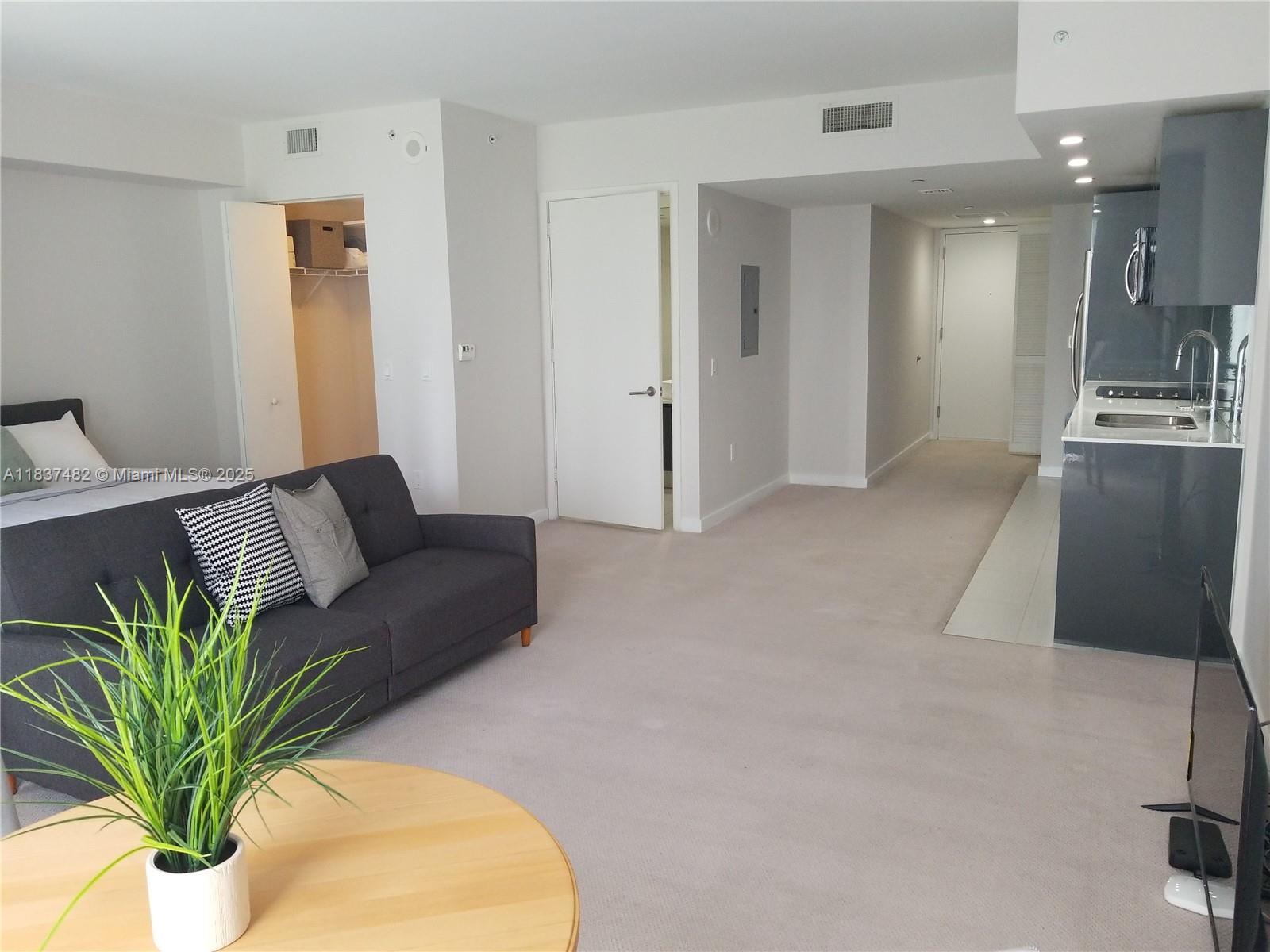 31 SE 6th St #403, Miami FL 33131
