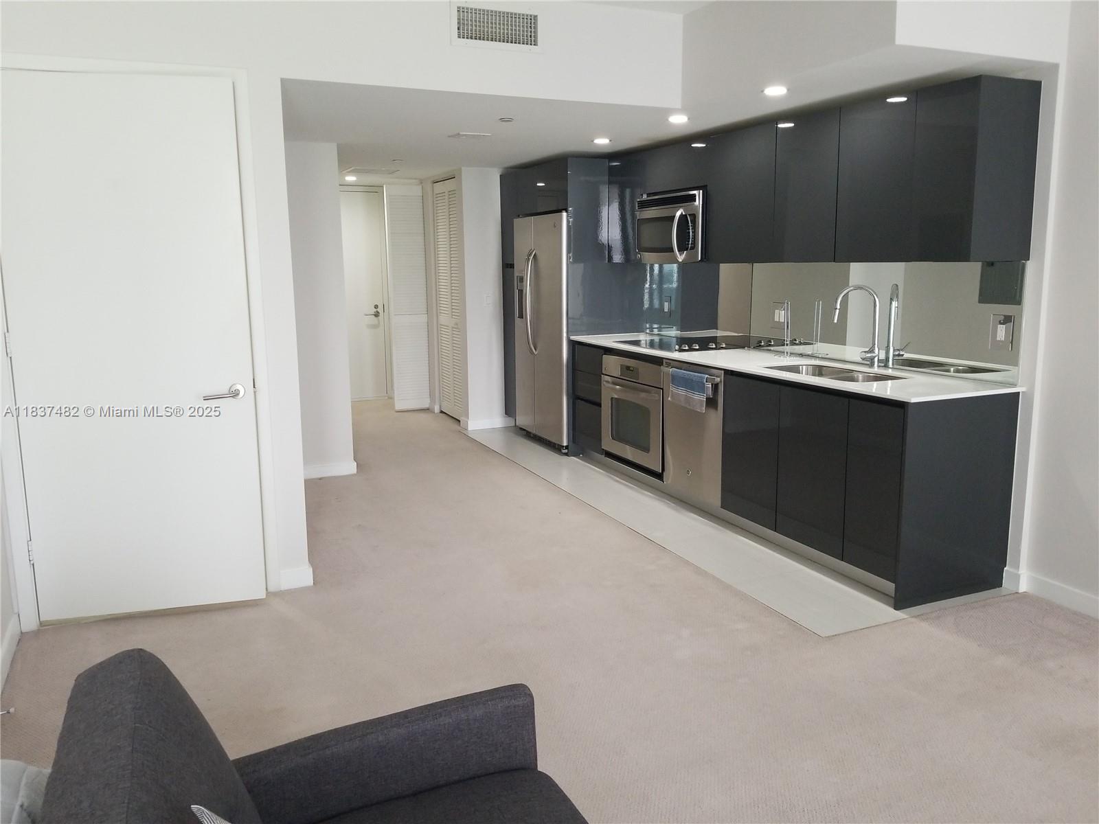 31 SE 6th St #403, Miami FL 33131