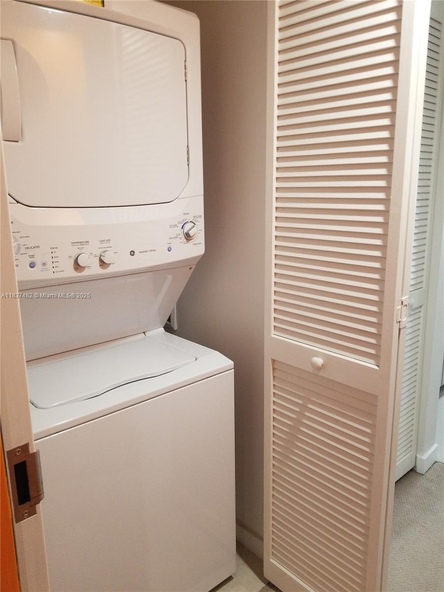 31 SE 6th St #403, Miami FL 33131