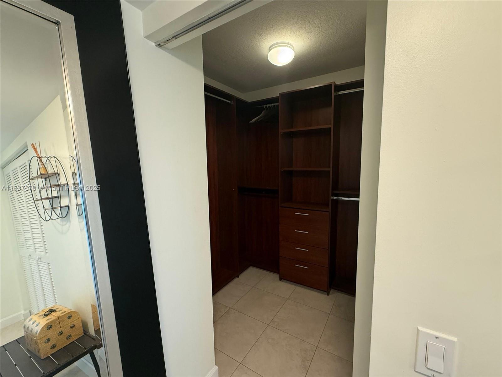 41 SE 5th St #2308, Miami FL 33131