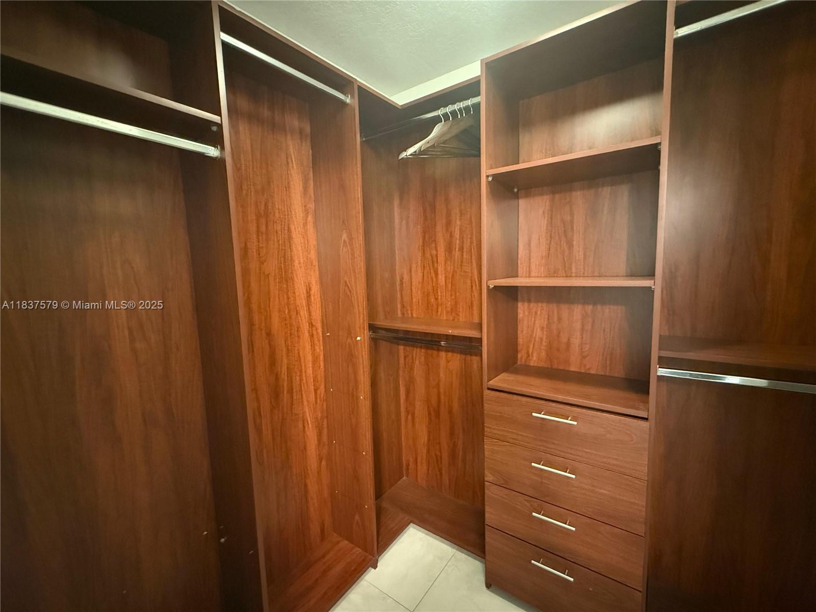 41 SE 5th St #2308, Miami FL 33131