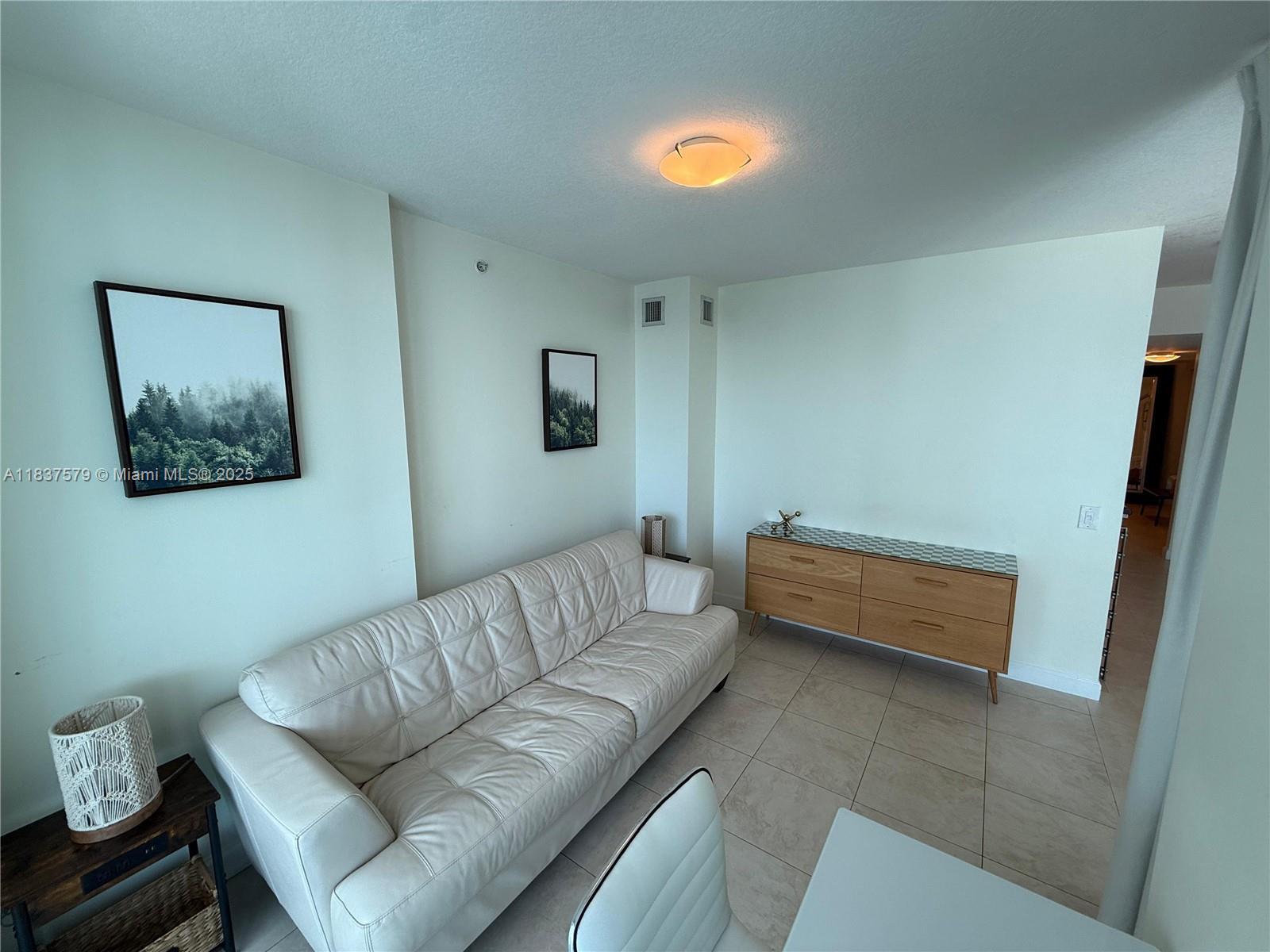 41 SE 5th St #2308, Miami FL 33131