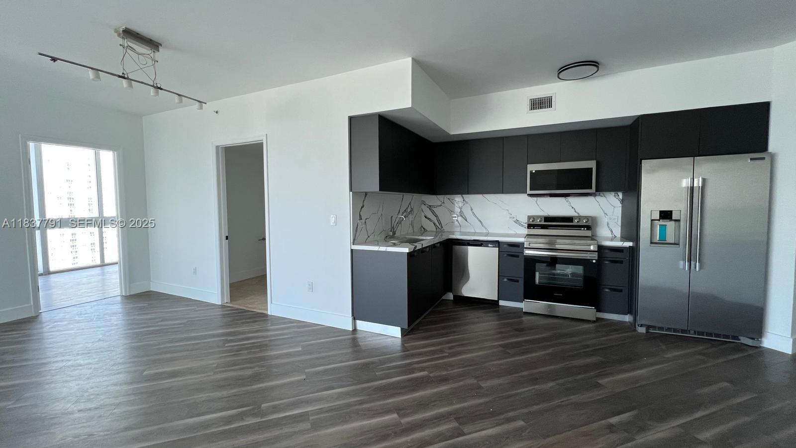 350 S Miami Ave #2401, Miami FL 33130
