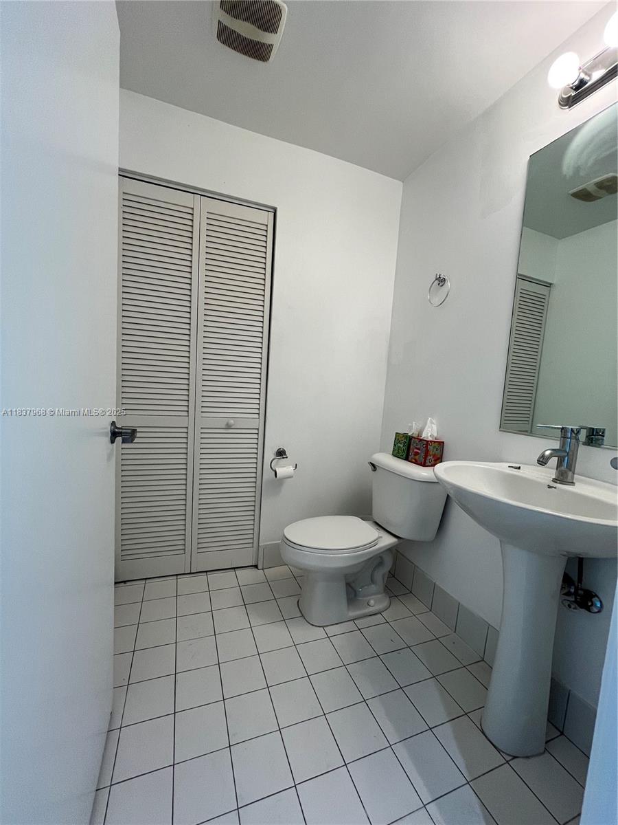 888 Biscayne Blvd #3403, Miami FL 33132