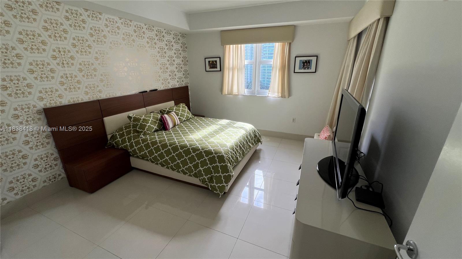 19900 E Country Club Dr #1014, Aventura FL 33180