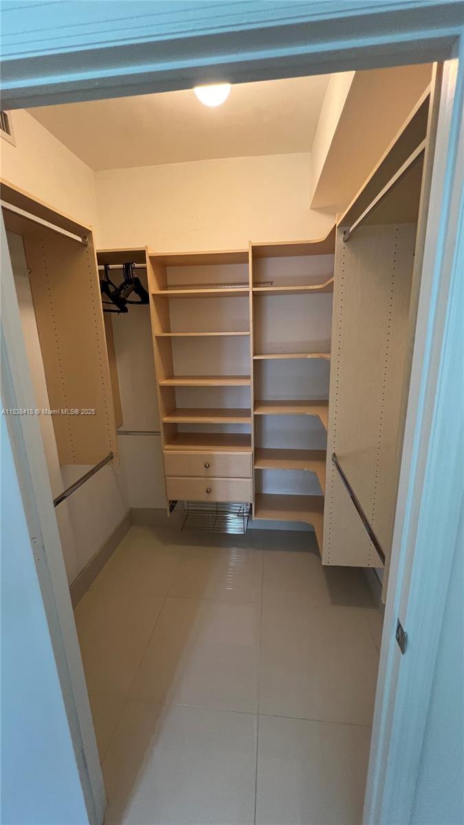 19900 E Country Club Dr #1014, Aventura FL 33180