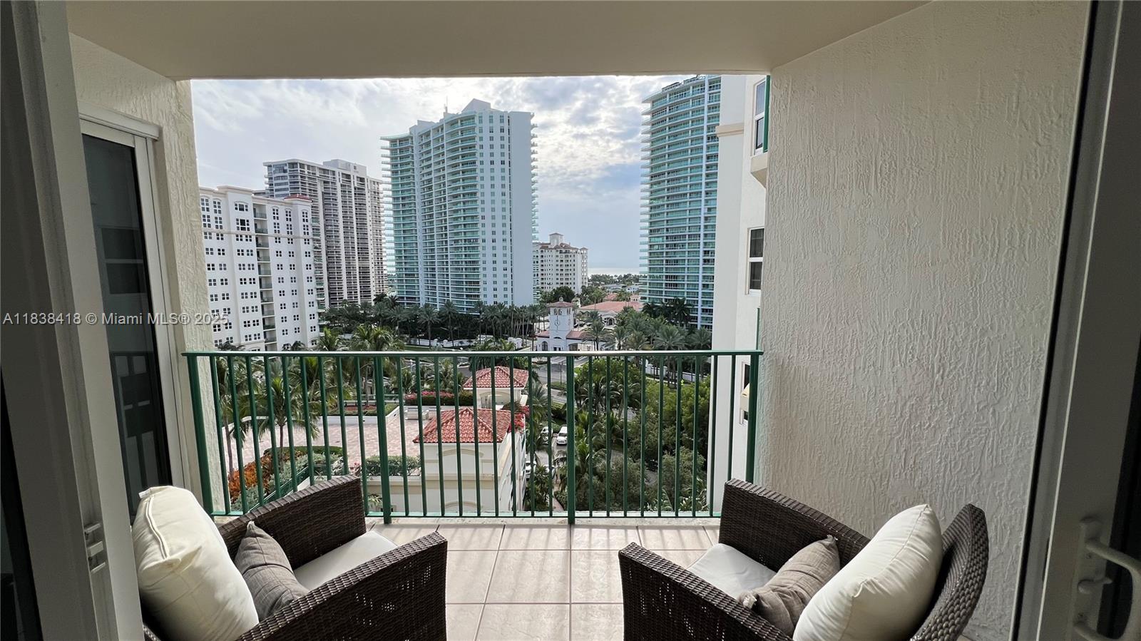 19900 E Country Club Dr #1014, Aventura FL 33180