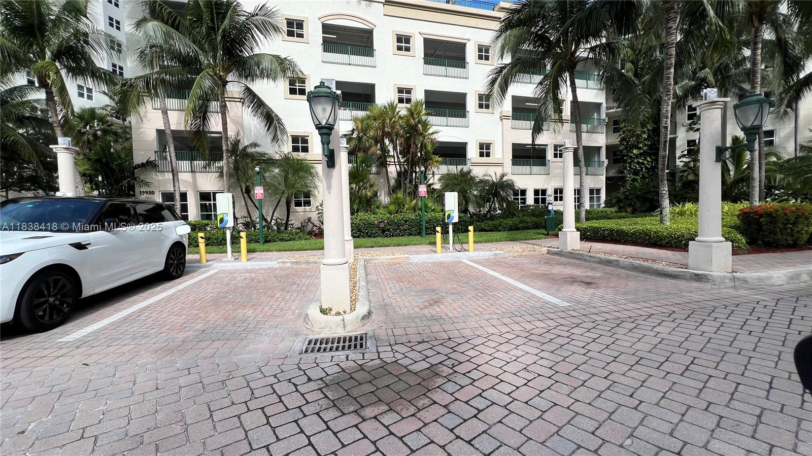 19900 E Country Club Dr #1014, Aventura FL 33180