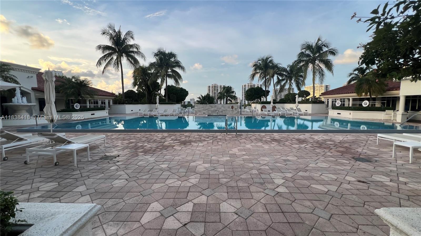 19900 E Country Club Dr #1014, Aventura FL 33180