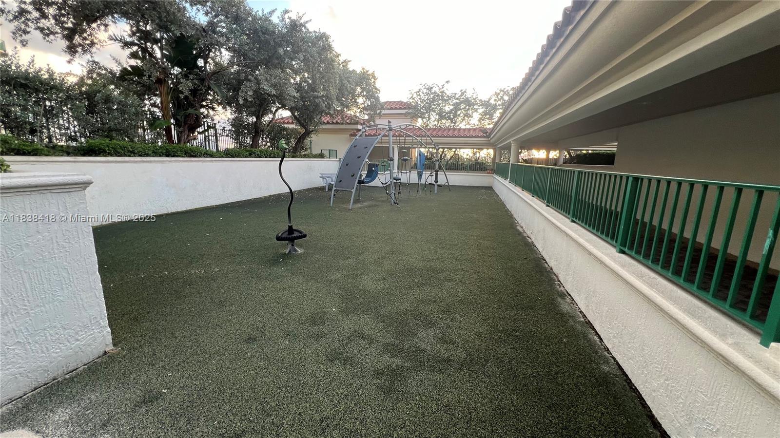 19900 E Country Club Dr #1014, Aventura FL 33180