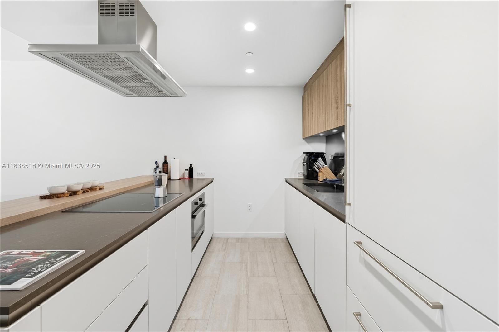 1000 Brickell Plz #2805, Miami FL 33131
