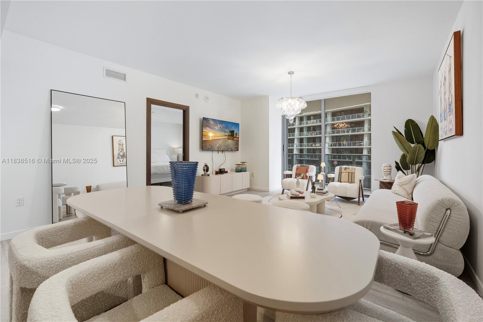 1000 Brickell Plz #2805, Miami FL 33131