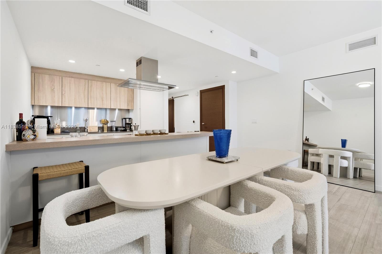 1000 Brickell Plz #2805, Miami FL 33131