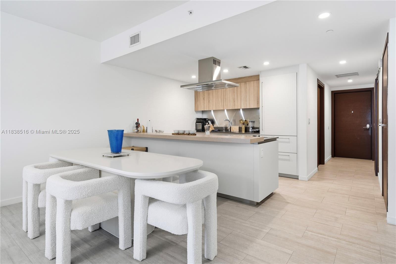 1000 Brickell Plz #2805, Miami FL 33131