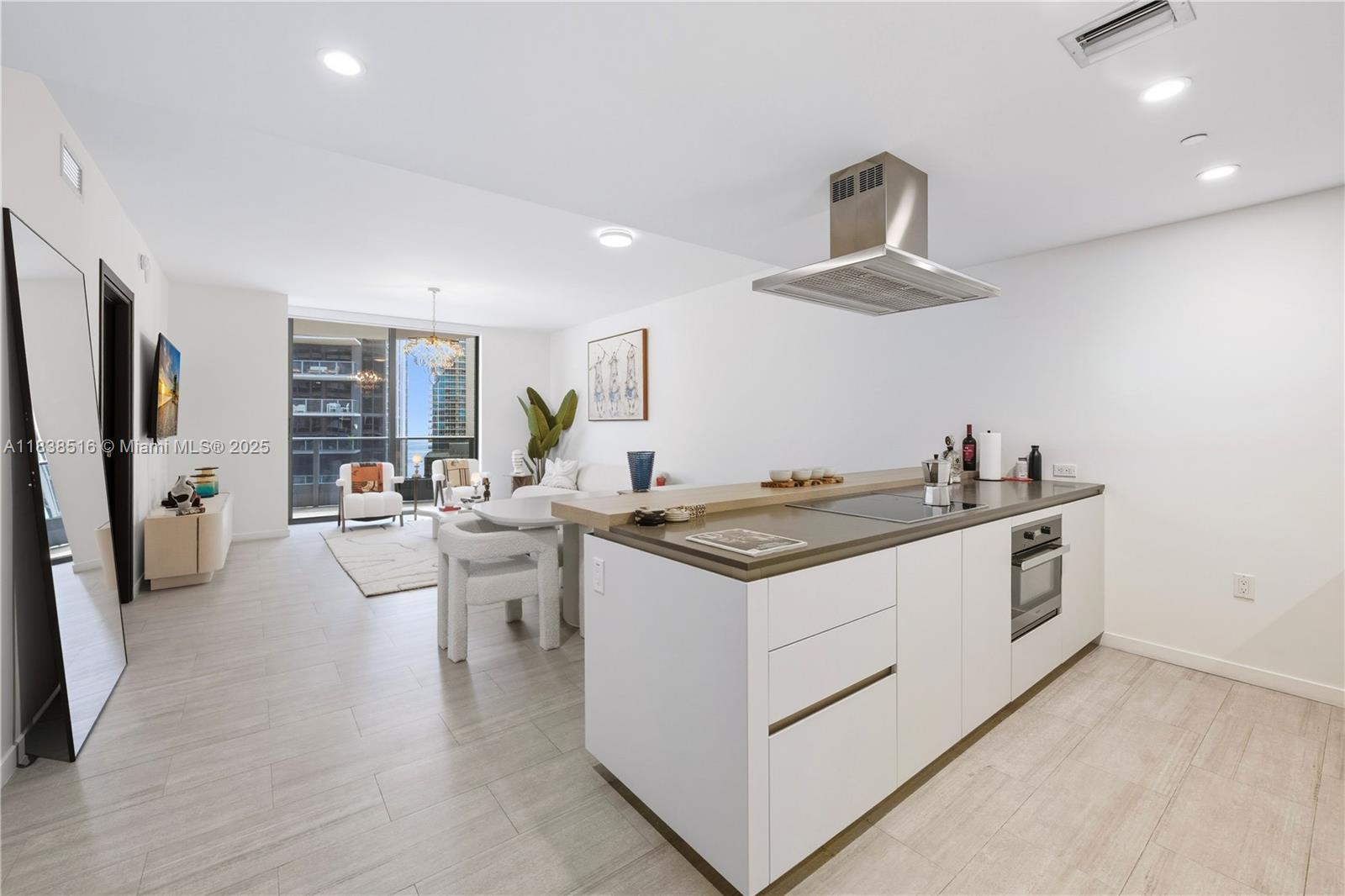 1000 Brickell Plz #2805, Miami FL 33131