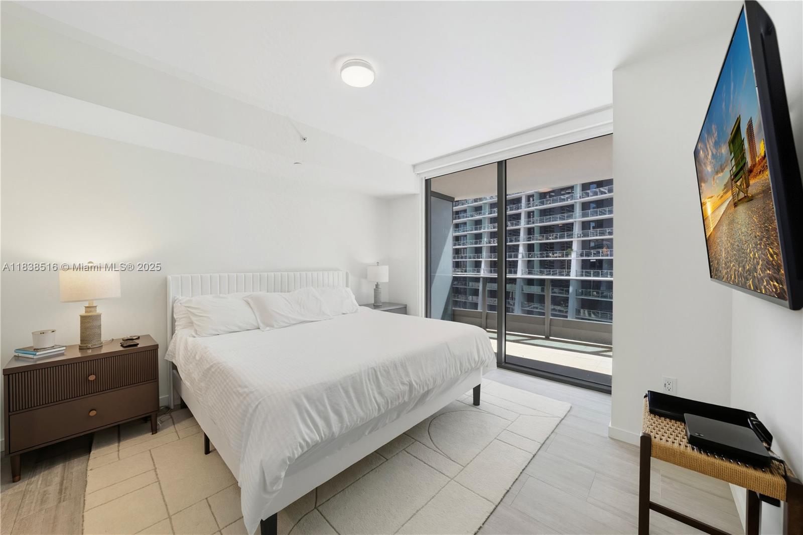 1000 Brickell Plz #2805, Miami FL 33131
