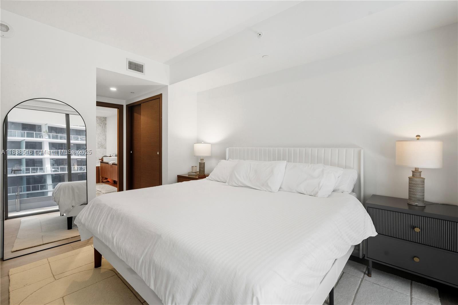 1000 Brickell Plz #2805, Miami FL 33131